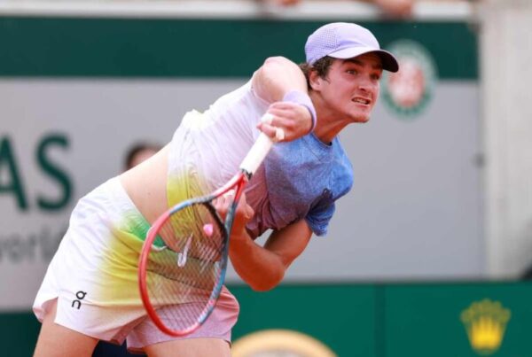 Veja onde assistir ao jogo de João Fonseca na 3ª fase de Roland Garros veja-onde-assistir-ao-jogo-de-joao-fonseca-na-3a-fase-de-roland-garros
