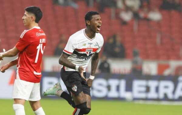 Com dois gols de escanteio, São Paulo vence Inter e vai para 8º lugar com-dois-gols-de-escanteio,-sao-paulo-vence-inter-e-vai-para-8o-lugar