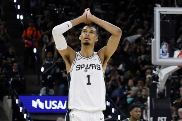 Spurs empatam série contra Wolves e Knicks abrem 2 a 0 sobre os 76ers spurs-empatam-serie-contra-wolves-e-knicks-abrem-2-a-0-sobre-os-76ers